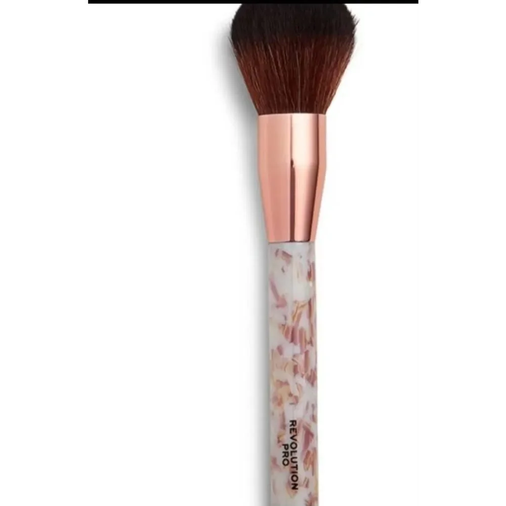 Revolution Beauty Pro Eternal Rose‎ Highlighter Brush